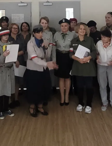 Cała szkoła śpiewa powstańcze piosenki